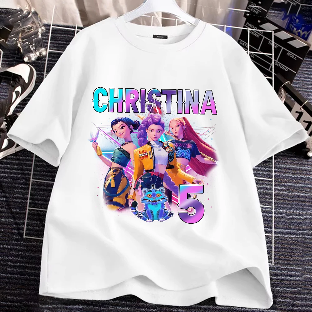 

Стильные футболки в стиле K-Pop Demon Hunters для детей и взрослых, с персонализированным именем и возрастом, уникальный дизайн для создания модного образа.