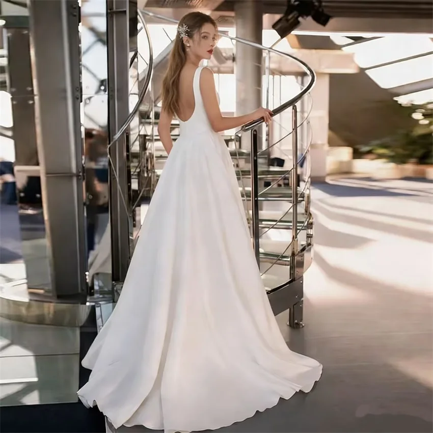 Customized Elegant Simple Backless Satin A-Line Wedding Dresses Vestido De Noiva Squre Neck Sleeveless Bridal Gowns with Pockets
