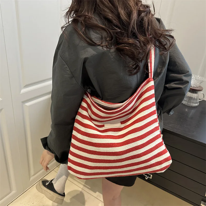 

2025 new high-end contrasting color striped versatile fashion trend women's single shoulder crossbody bag handtasche