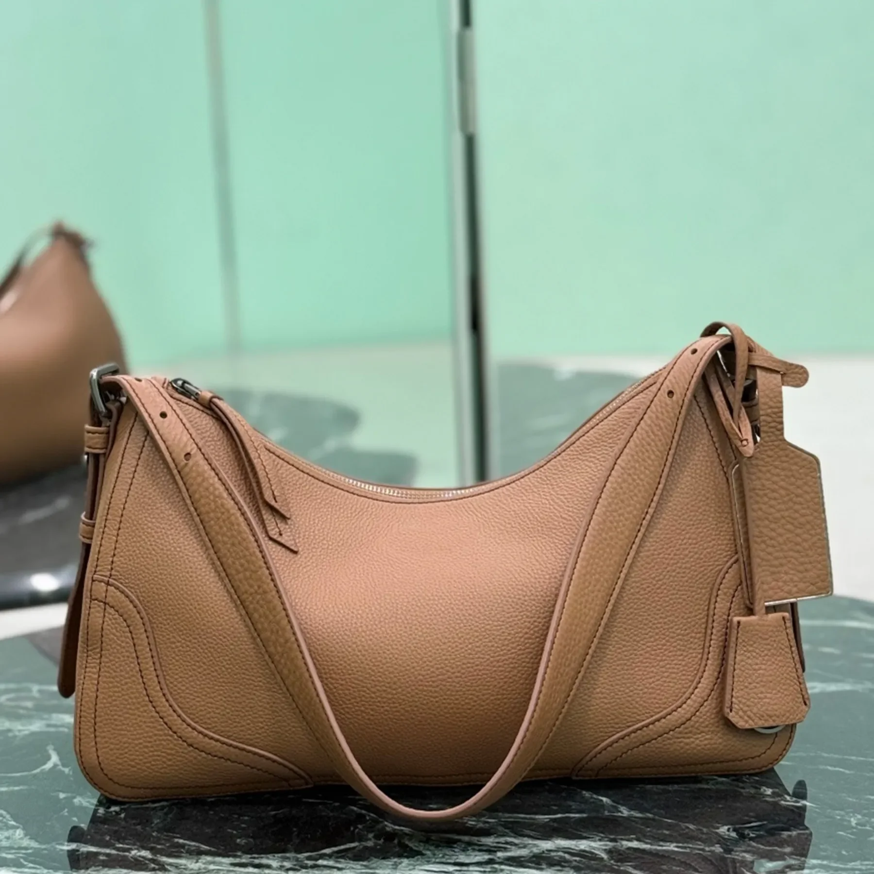 

Новейшая дизайнерская сумка 10ABag из мягкой натуральной кожи, клатч с съемным брелоком, сумка-тоут на молнии, кошелек.