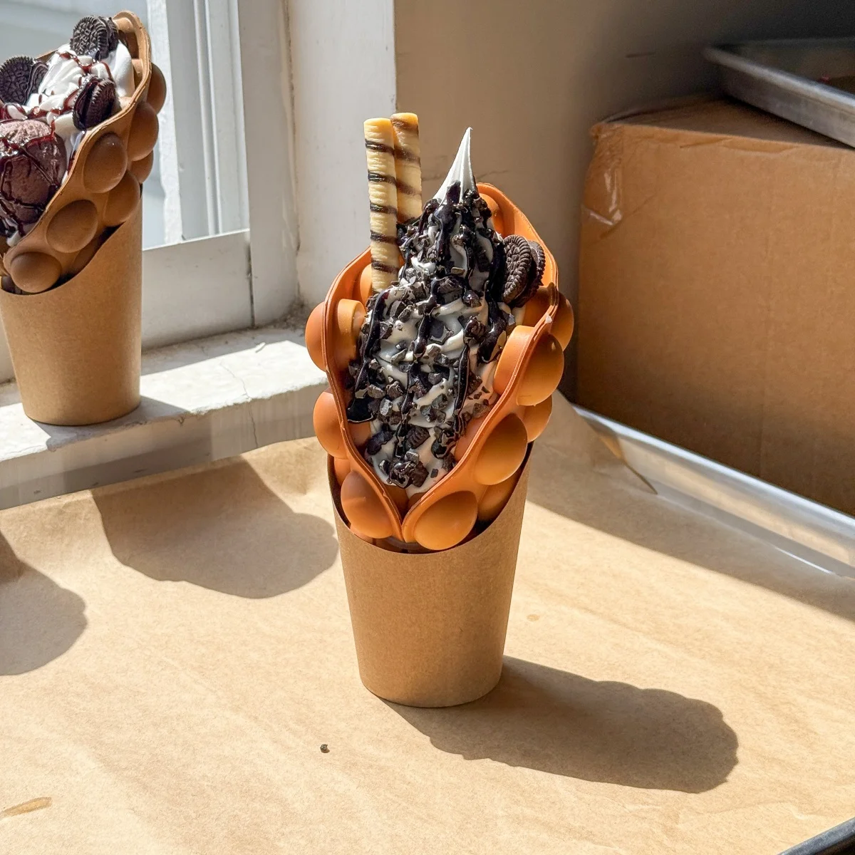 Simulierte Eiscreme-Frucht-Schokoladen-Ei-Waffel – verschiedene Geschmacksrichtungen, künstliches Dessert, Osterdekoration, Party-Foto-Requisite – Detail 7