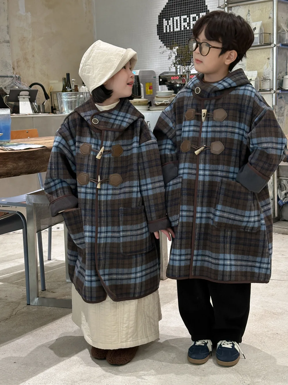 

2025 Winter Boys' and Girls' Korean Edition Checkered Hooded Velvet Coat Children's Casual Medium length Coat