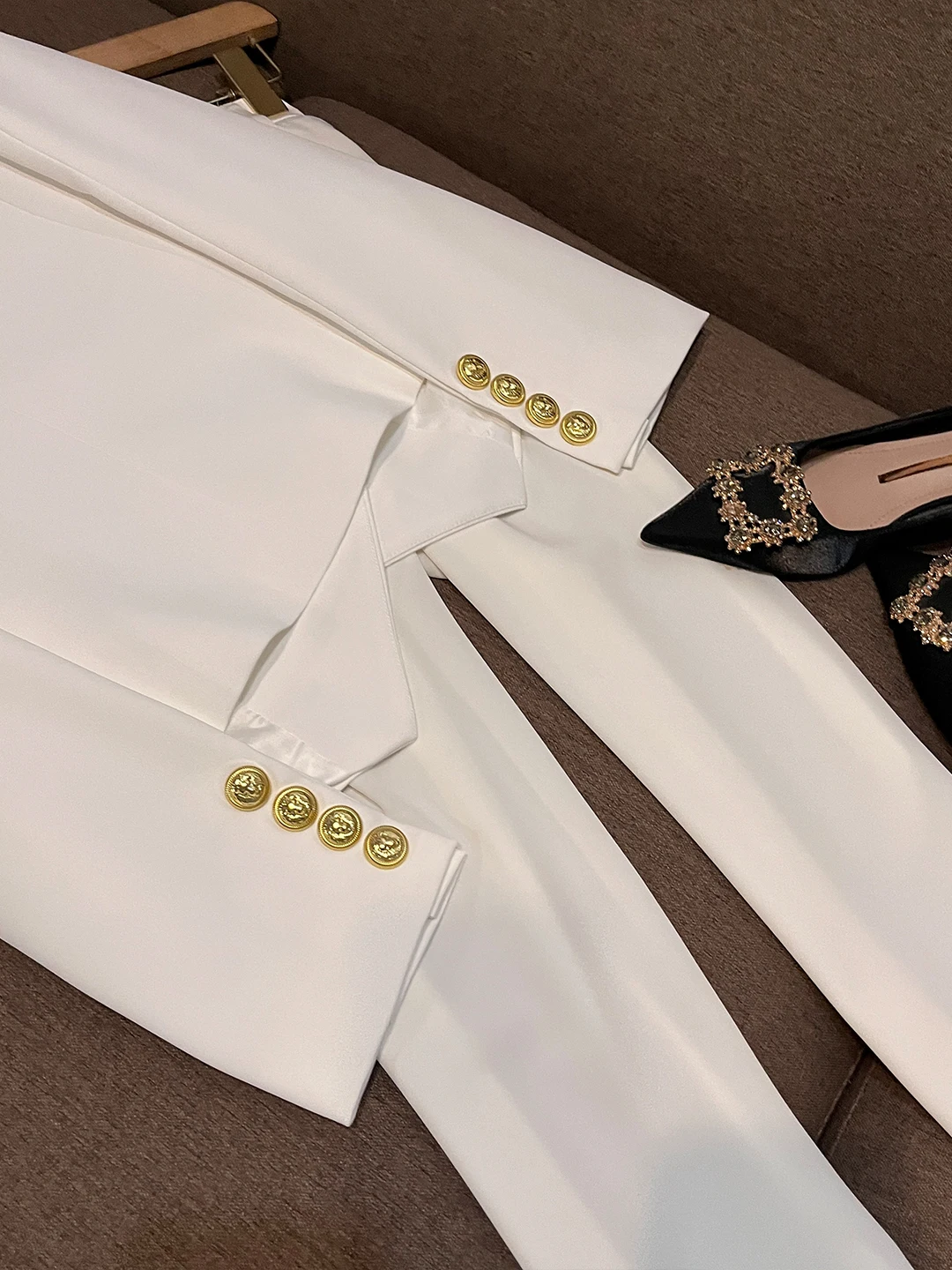 Faionable Negen-delig pak met kraag Interviewoutfit High-End Feel Witte broek Split Design Professionele dameskleding