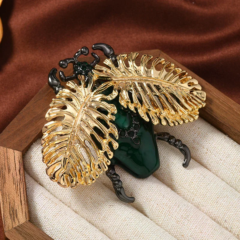 Gun Black Moth Brooches Men Women Unisex Fashion Insect Brooch Pins Personalized Hip Hop Rock Jewelry Coat Accessories