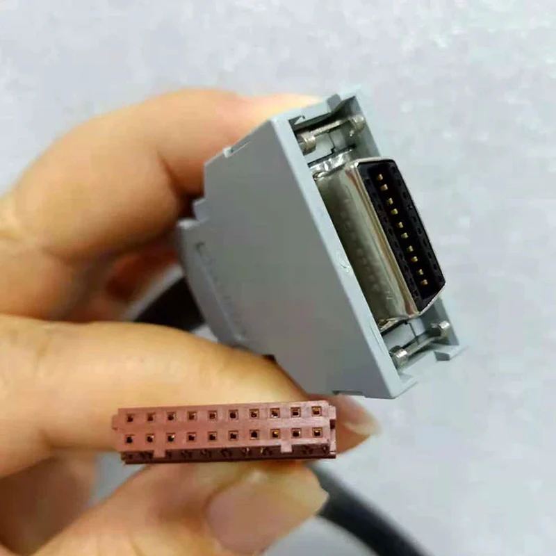 

A02B-0236-K812 A02B-0236-K813 2042-T270 # L50R00 2042-T065 # L500R0 2042-T143 # L250R0 2042-T143 # L450R0 Кабель MDI для серии Fanuc