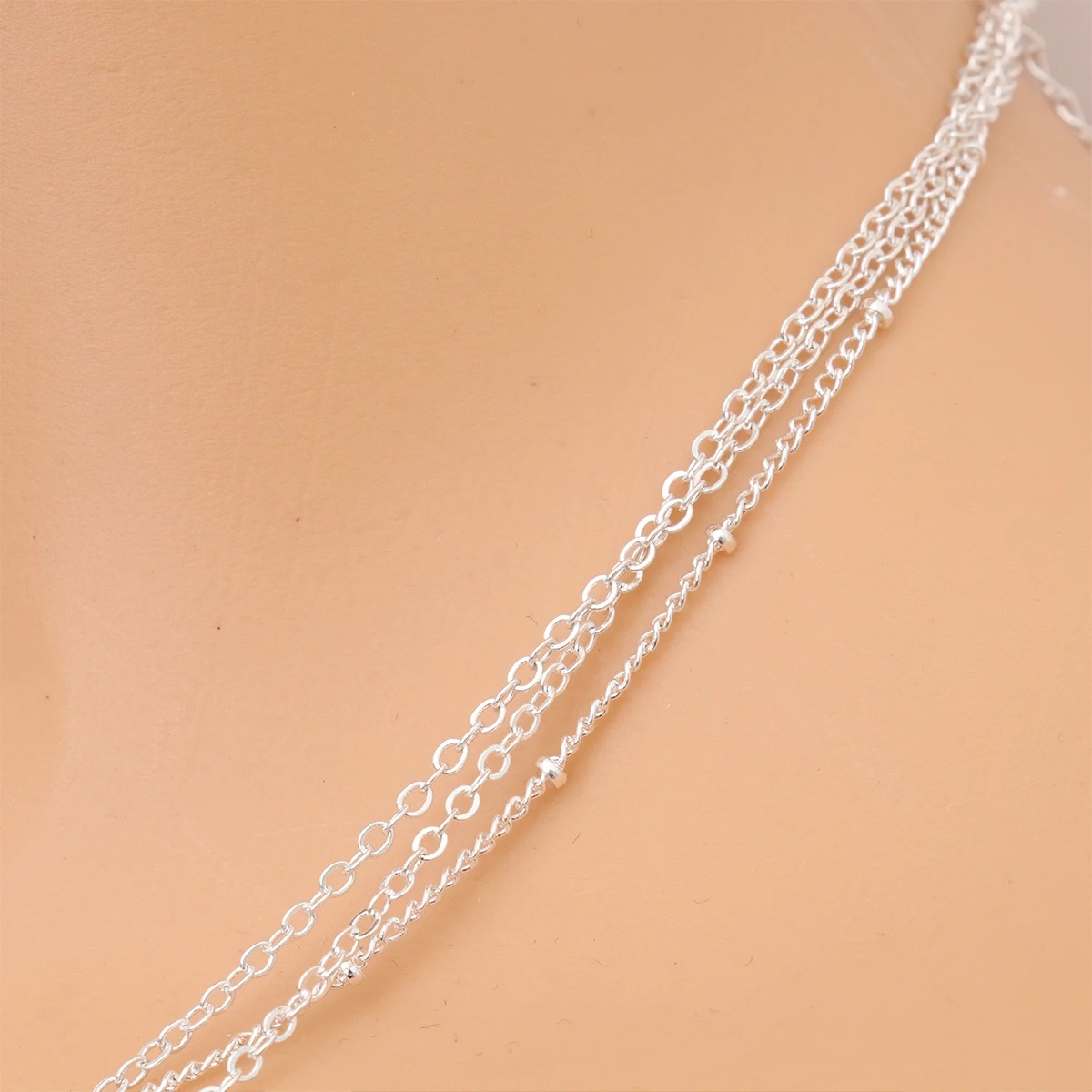 

Multi-Layer Alloy Necklace Shining Plate Pendant For Lady Short Necklace Metal Bar Design Lightweight Non-Fading Silver Color