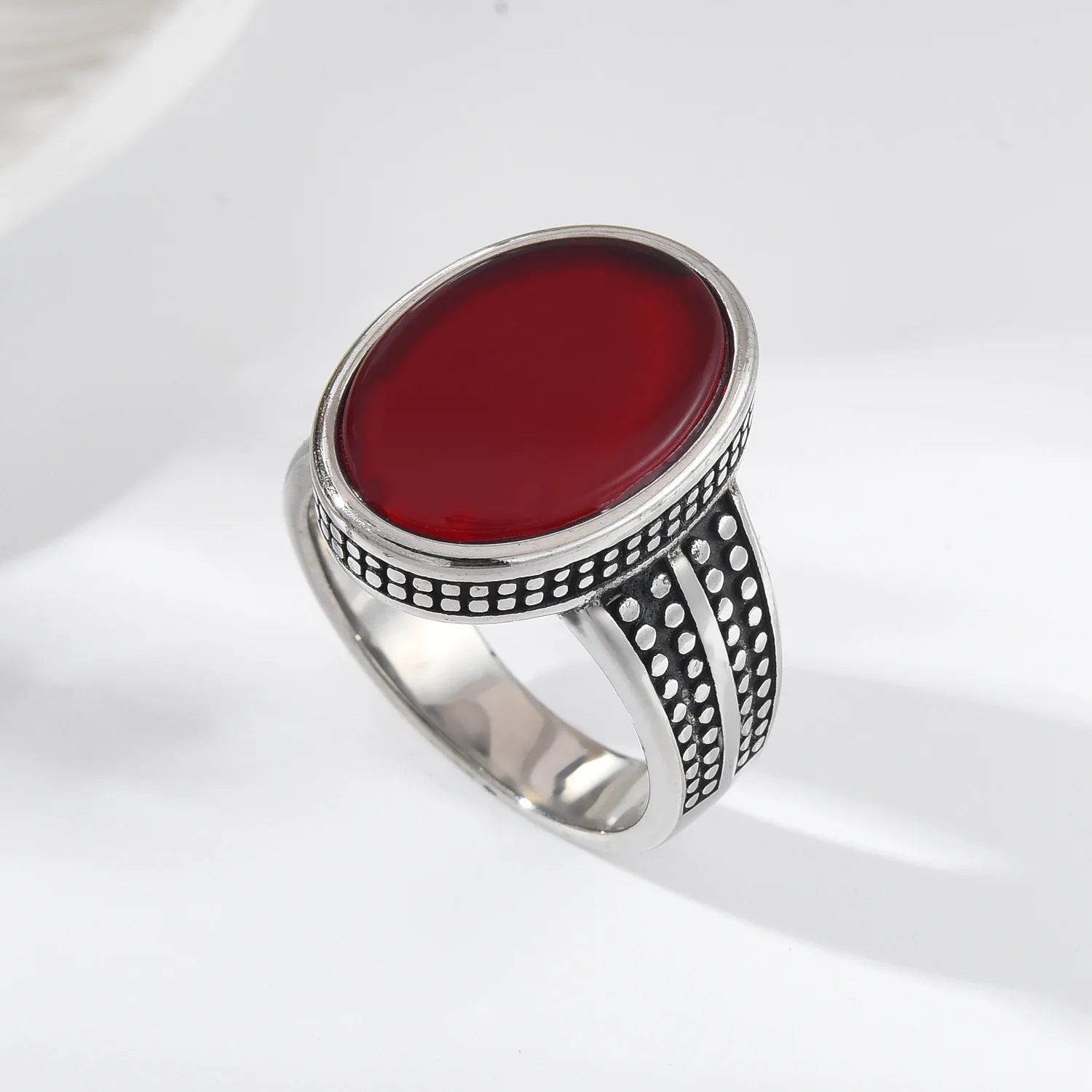 Klassische Ringe aus natürlichem Tigerauge-Stein, schlichte und stilvolle Ringe aus türkisfarbenem und schwarzem Onyx, aus 316L-Edelstahl. – Detail 5