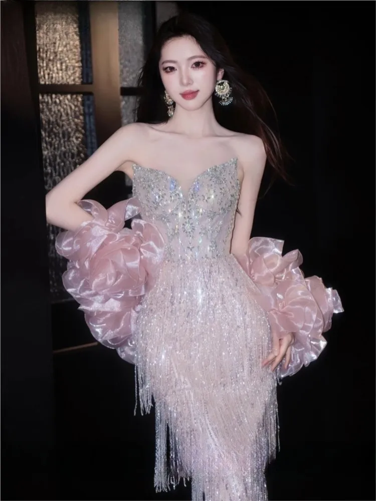 

A light luxury and niche dress for the birthday party of heavy industry