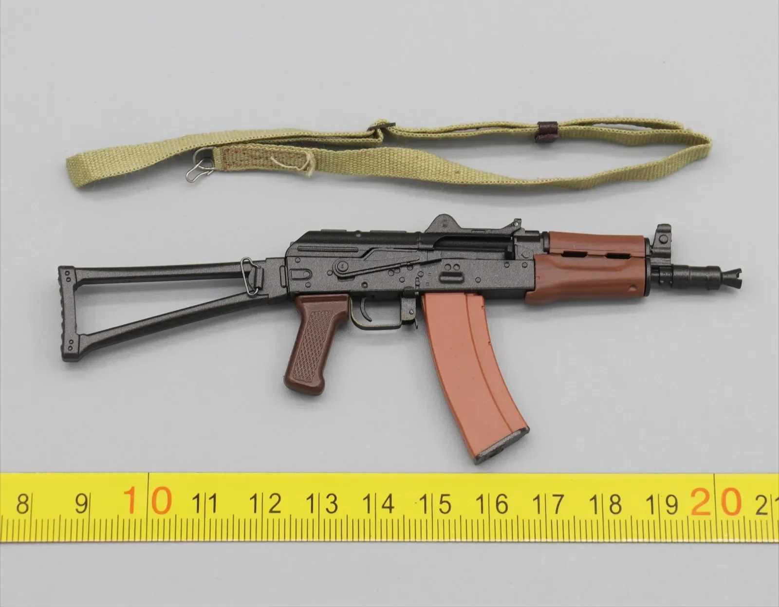 

Модель солдата UD9046B в масштабе 1/6 с AKS74U для 12-дюймовых фигурок Seal Team Pastor