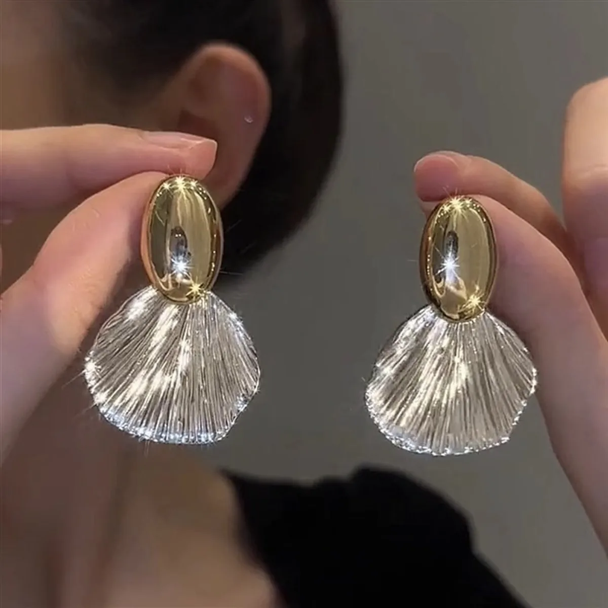 

gold and silver shell drop earrings elegant lightweight trendy fashion jewelry for women