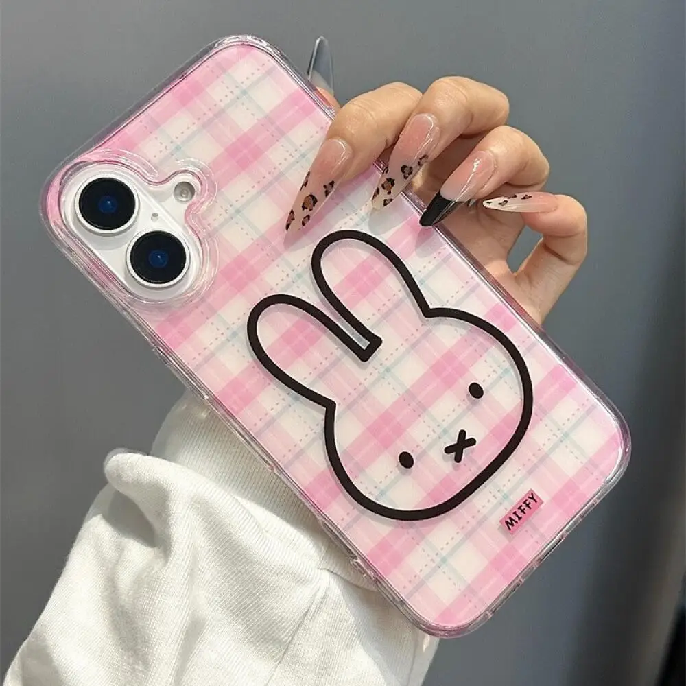La custodia per telefono con fotocamera a forma di cuore per ragazza con cordino carino a quadretti Miffy Rabbit è adatta per la serie Iphone16 15 14 13Promax