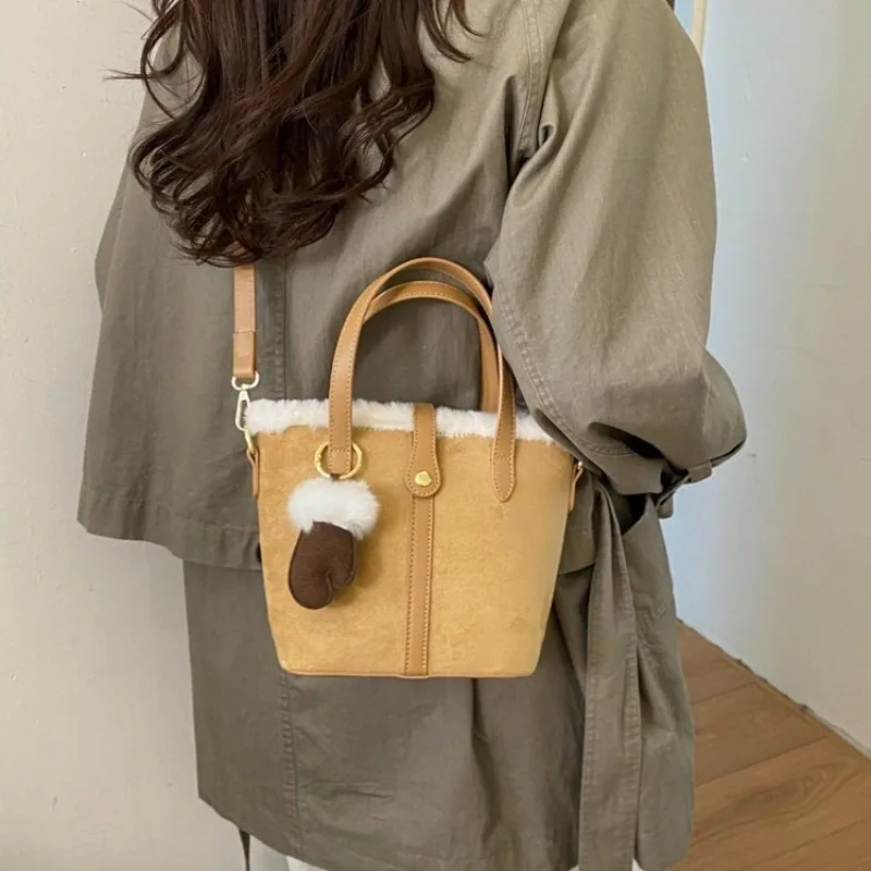 

Women's Versatile Solid Color Winter Bucket Crossbody Bag with Faux Fur Trim Casual Office Work Daily Travel Shoulder Purse