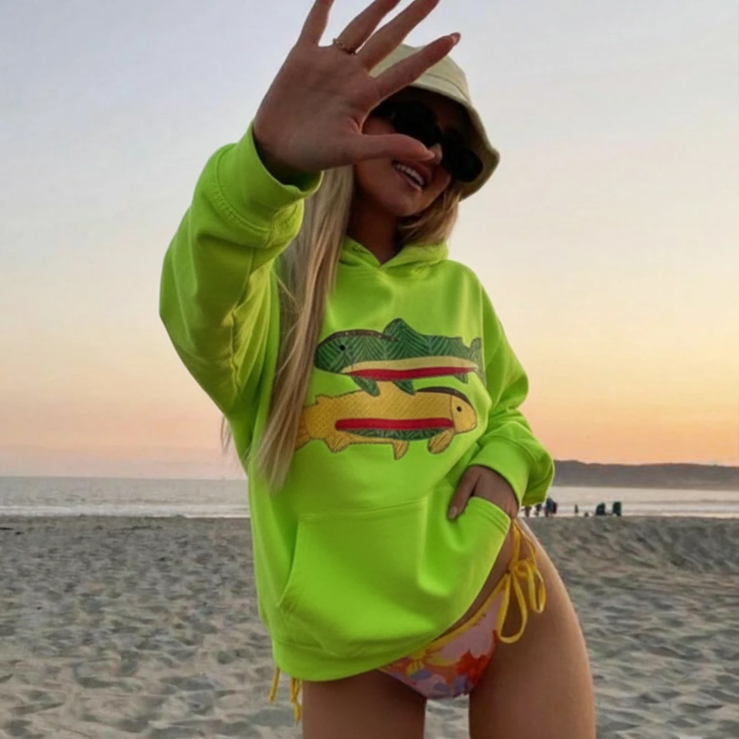 

Artist's Oil Painting Hot Girl Unisex Hoodie Patch Little Fish Interesting Soul Spicy Girl Small Hoodie Patch Design