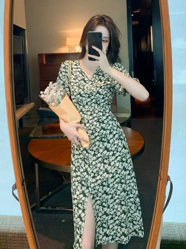 pochette-elegante-de-style-francais-pour-la-pause-the-motif-floral-feerique-collection-hiver-accessoires-de-mode