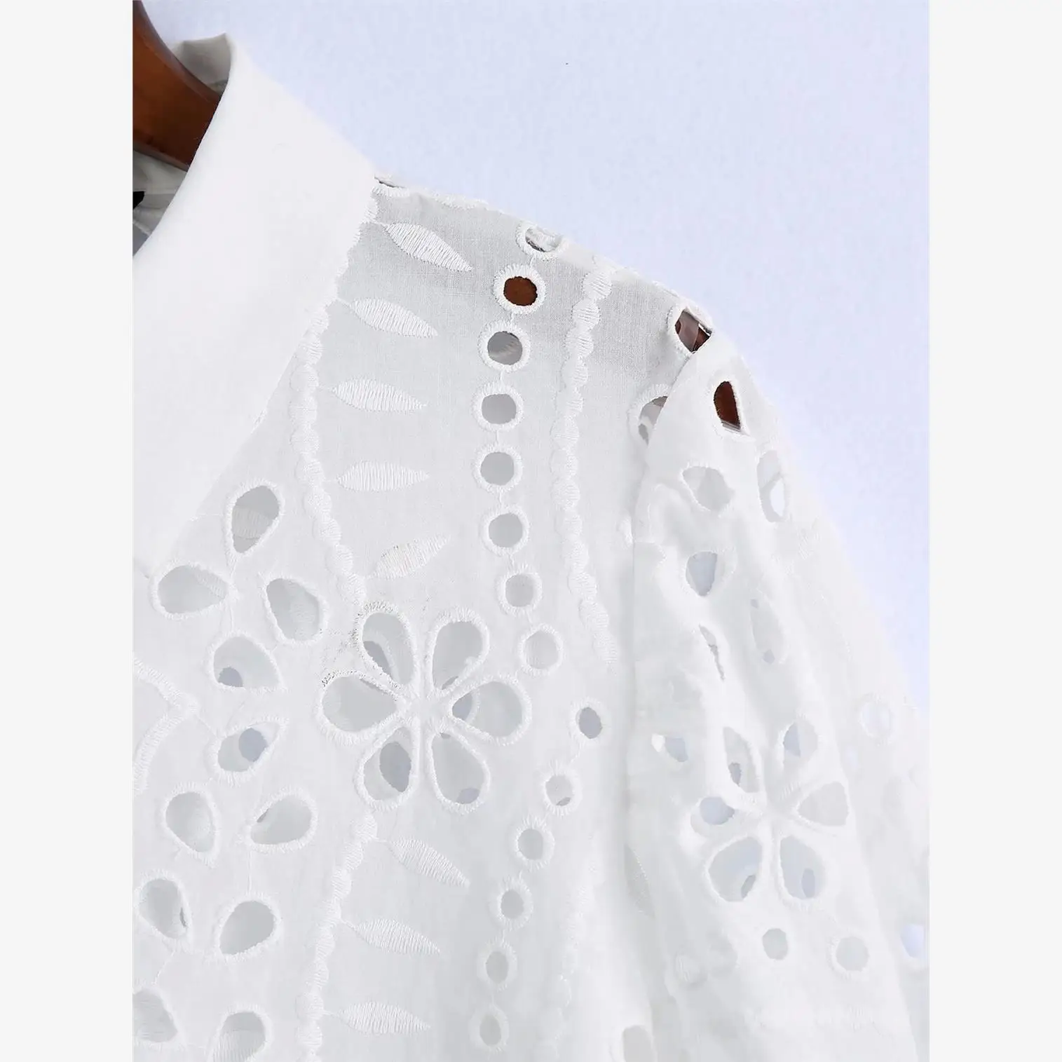 

Ladies Long Sve Embroidered Hollow irt Casual Loose Fit Faionable Women's irt Comfortable Breathable Autumn Top
