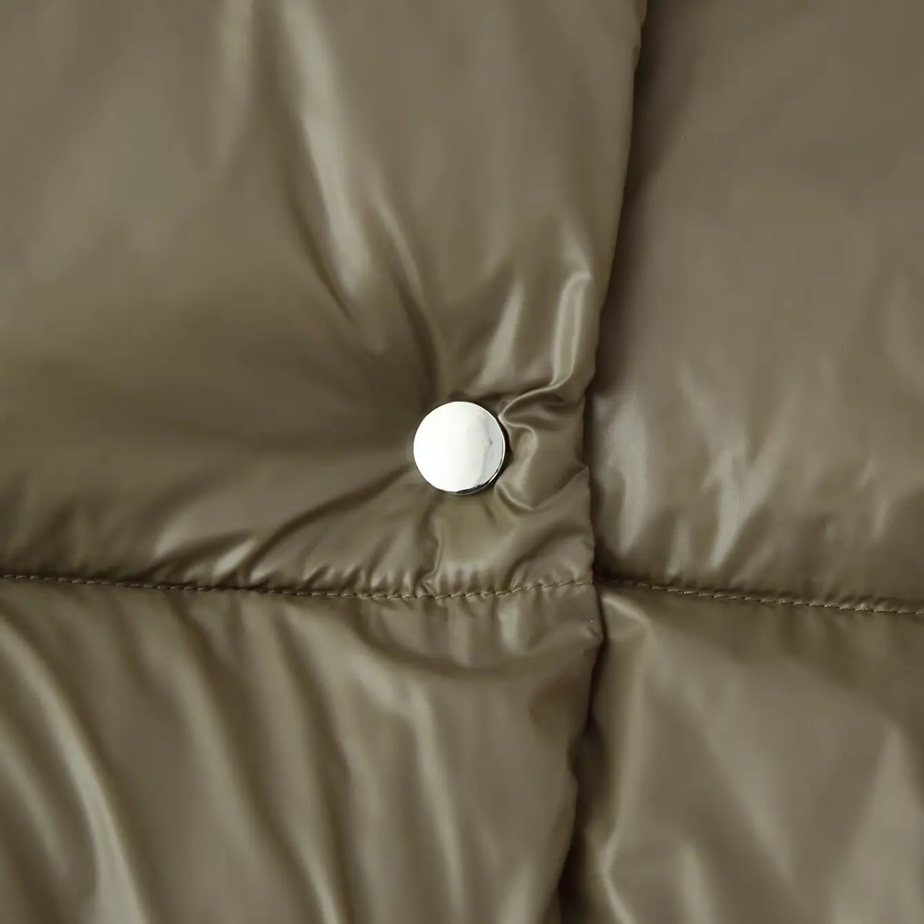 JNLEAOG ファッション性の高いコットンジャケット 女性用 秋の新作 スタイリッシュなボタンデザイン ストリートスタイル フード付き ロング丈 ジップアップ 純粋...