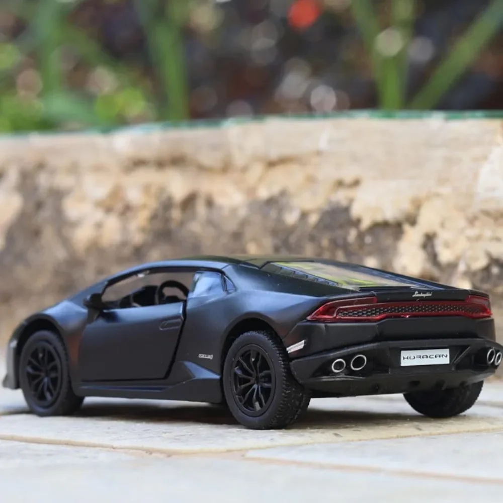 Lamborghini Huracan Metal Car Model Toy para crianças, Alloy Diecast, modelos supercar, puxar para trás do veículo, escala 1:36