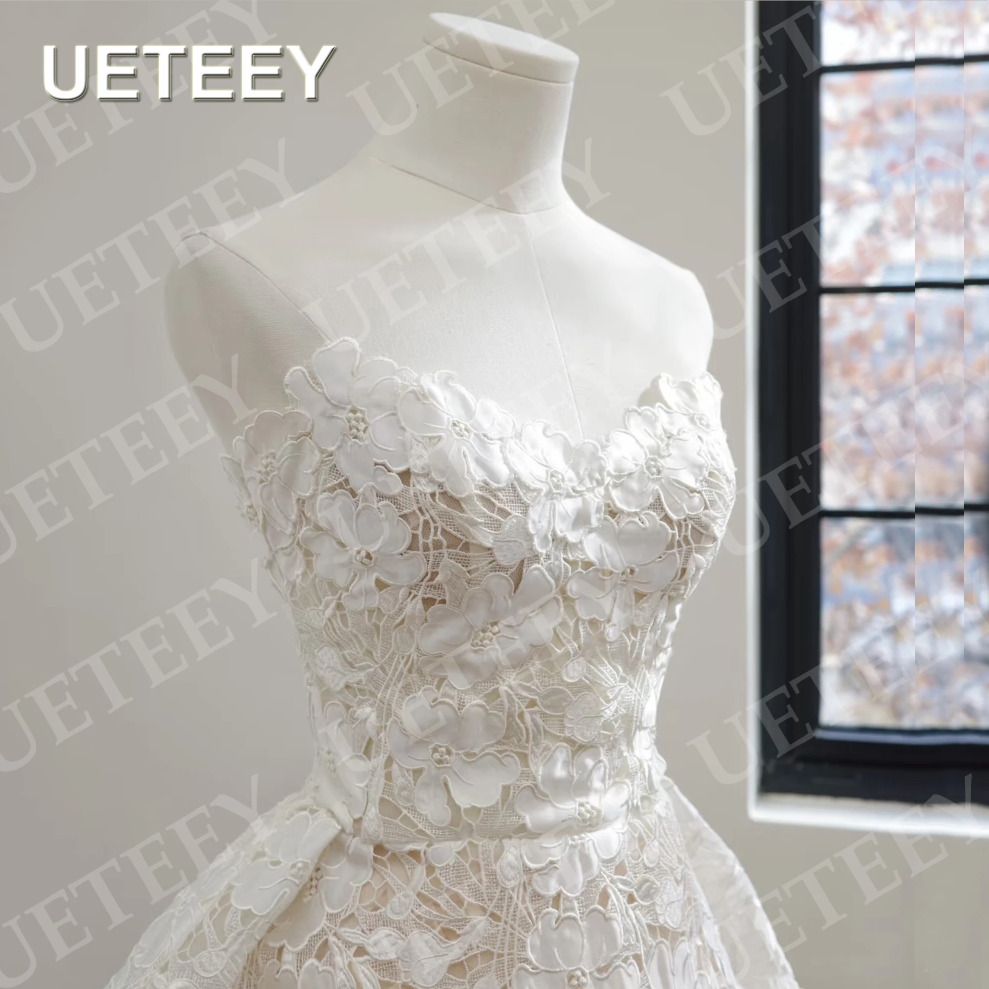 UETEEY Klassieke Mini Trouwjurk Kant A Lijn Korea Vrouwen Strapless V-hals Bruidsjurken Country Aangepaste Mouwloze Klassieke Mini Bruidsjurk Kant A Lijn Korea Vrouwen Strapless V Neck Bruidsjurken Land Aangepaste Mouw