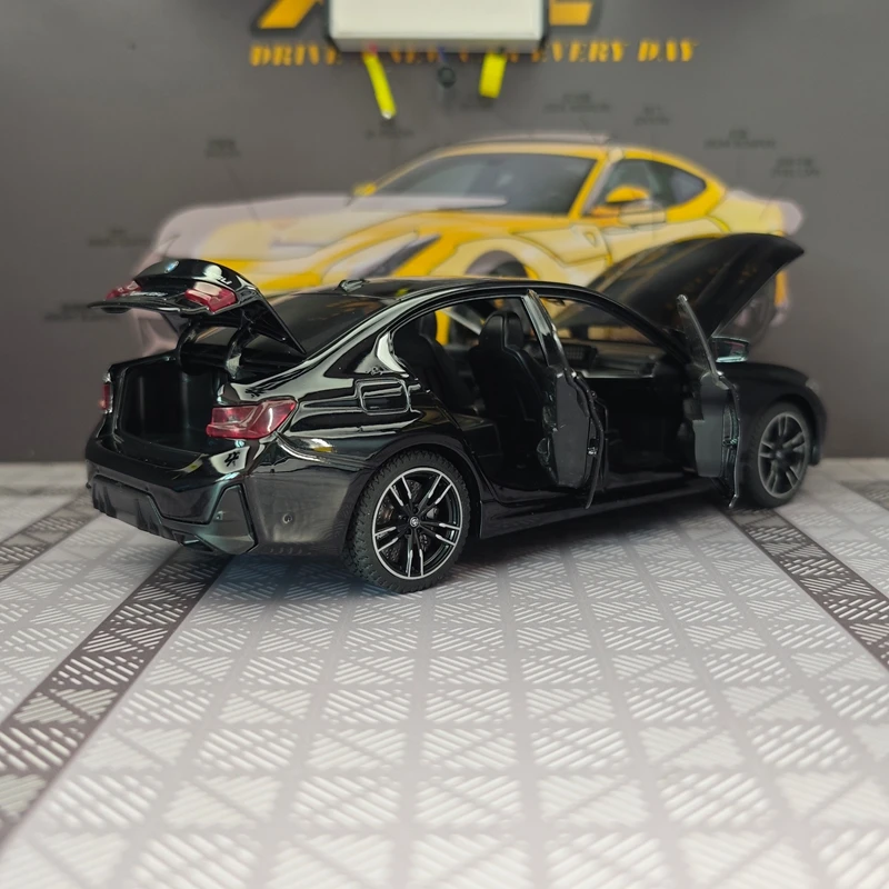 Model samochodu BMW serii 3 325li ze stopu, skala 1:24, z dźwiękiem i światłem, otwierane drzwi, ozdoba, prezent.