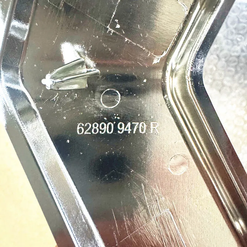 OEM 628909470 شارة شعار أمامي للسيارة R لملحقات شارة Renault Captur Clio 4 MK4 Fluence Megane