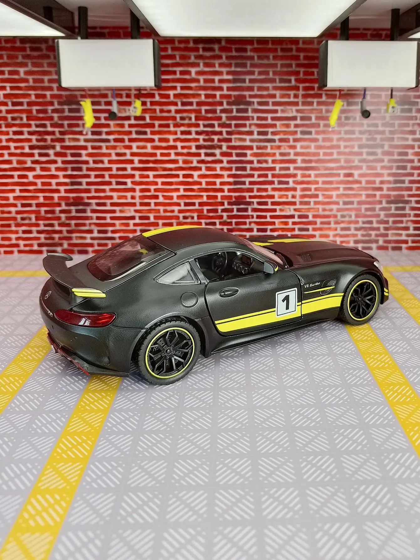 1:24 Benzs AMG GT modelo de coche de aleación colección de adornos puertas y tapas de motor el maletero se puede abrir para coches de juguete para niños