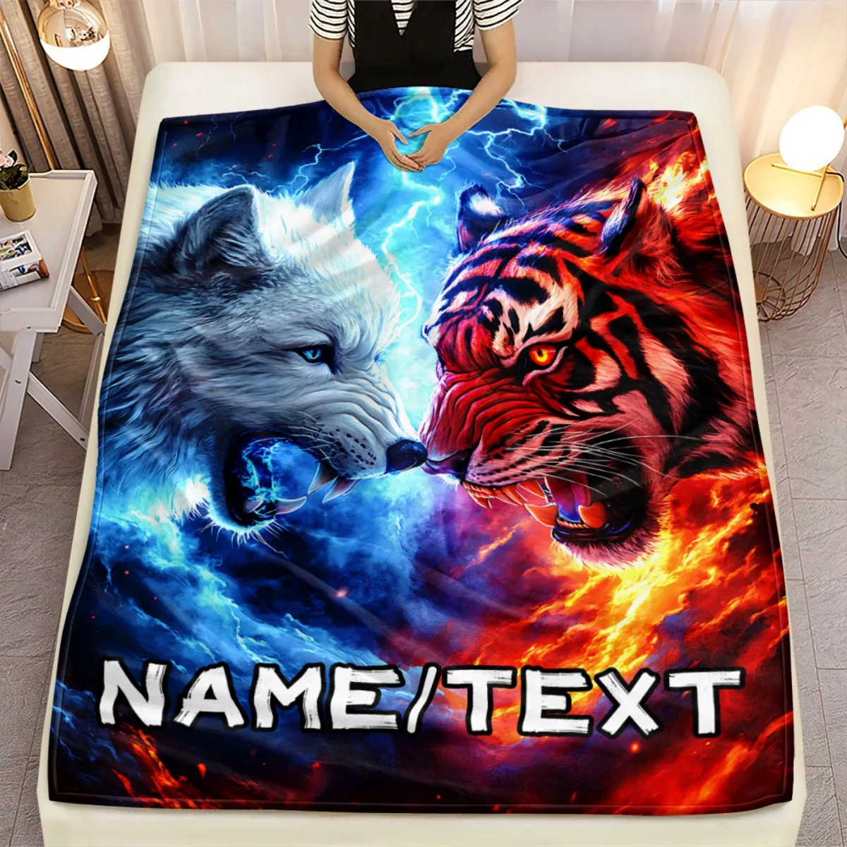 1 Stück personalisierte Decke mit individuellem Namen, Wolf & Tiger, Blitz & Flammen, weicher Flanell-Überwurf, ganzjährig, leicht, für Zuhause, Camping