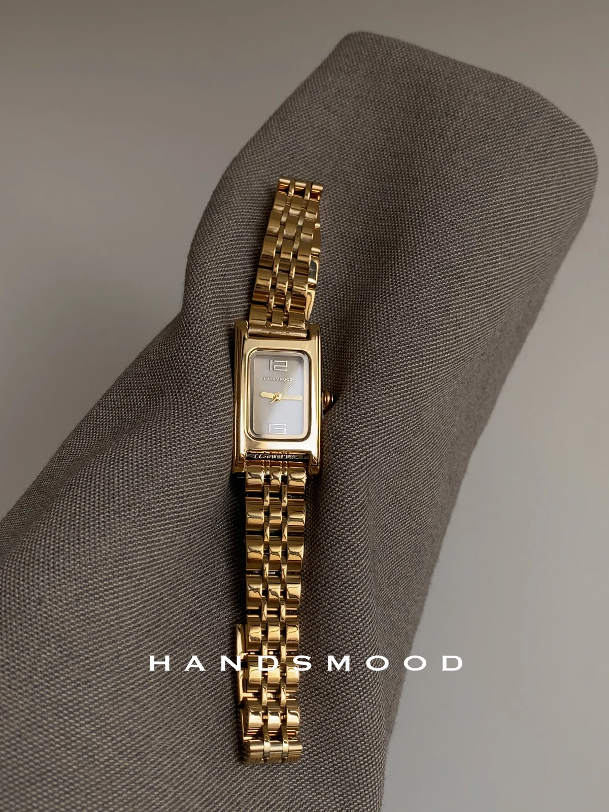 Retro High-End Luxury Gold Watch for Women: Versatile Quartz Timepiece, Vintage-Style Stainless Steel Gift for Women