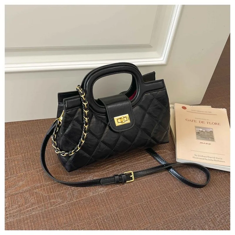 

Statement Tote Bag Designer Diaper Bag For Women Luxury Leather Crossbody Elegant Vintage Stylish Show