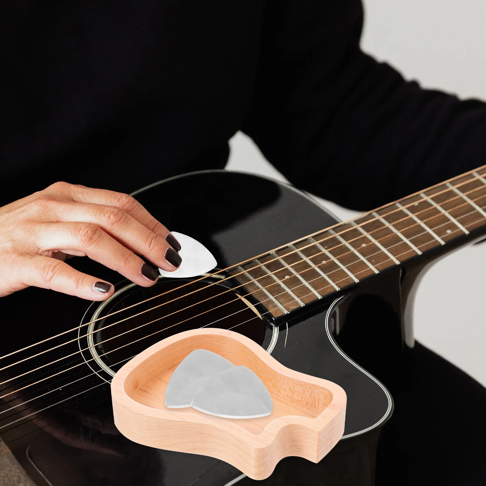 

Guitar Pick Wood Box Light Brown Guitar-Shaped Plectrum Holder Multifunctional Case for Picks Rings Earrings Storage