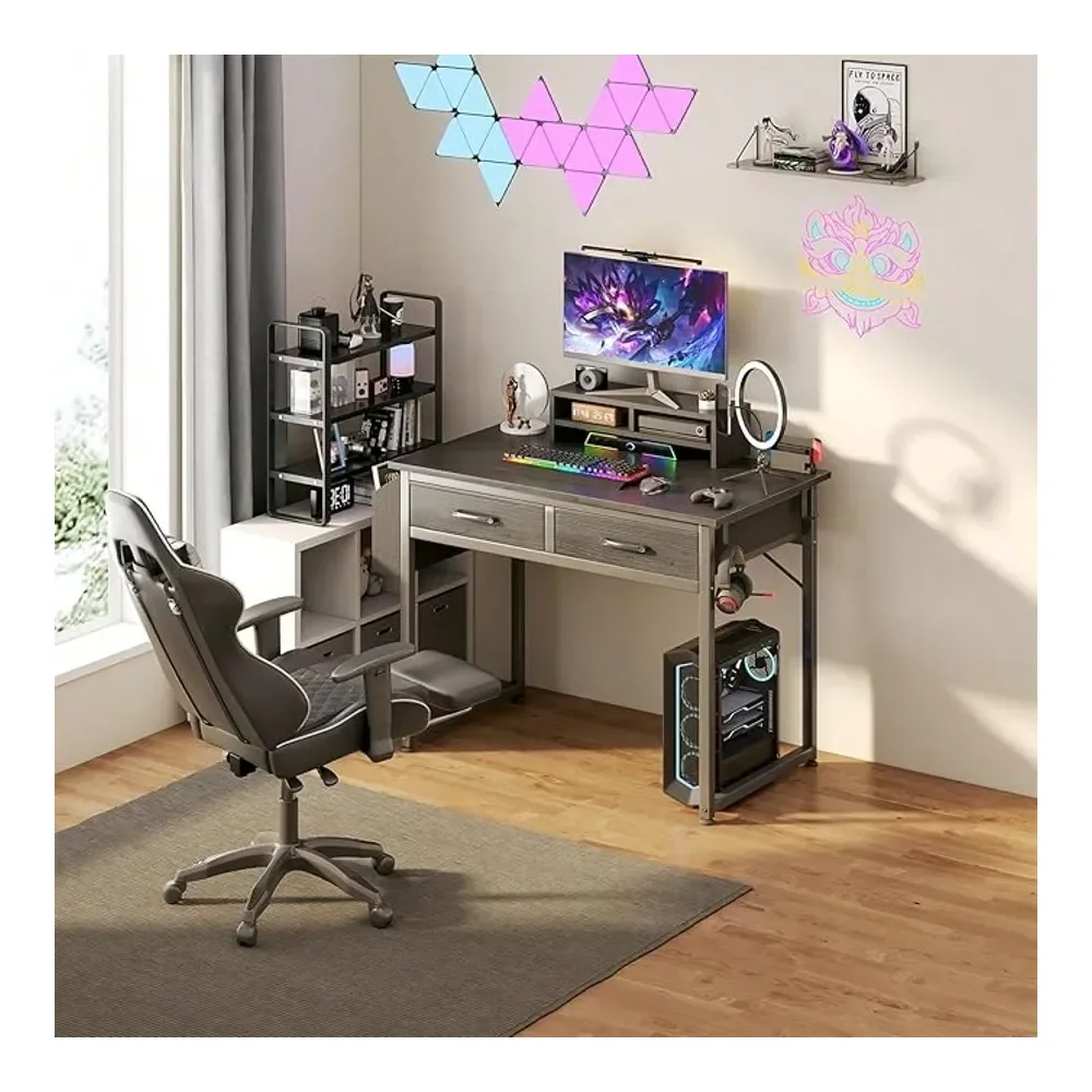 

Маленький белый стол с тканевыми ящиками, длина 32 дюйма. Служит также в качестве туалетного столика в спальне, с ящиками для хранения и карманами.