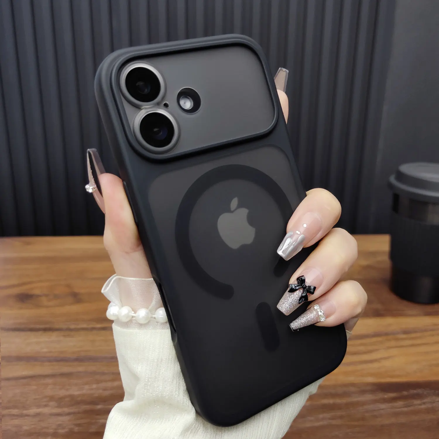 2-in-1 Abnehmbare Magnetische Schutzhülle mit Linsenschutz für iPhone 17 Pro Max 16 15 14 13 – Matt-transparente Rückseite für MagSafe
