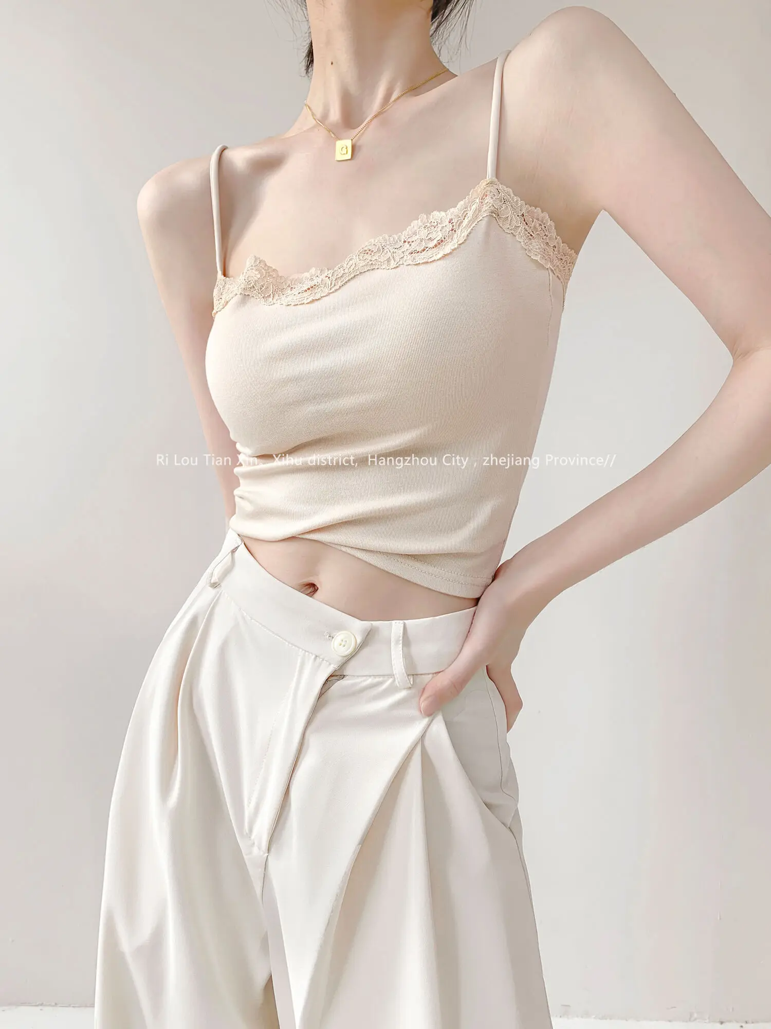 Pizzo Patchwork dolce stile piccante gilet fionda estate delle donne nuovo collo basso sottile Sexy esterno indossando solido Top corto F116