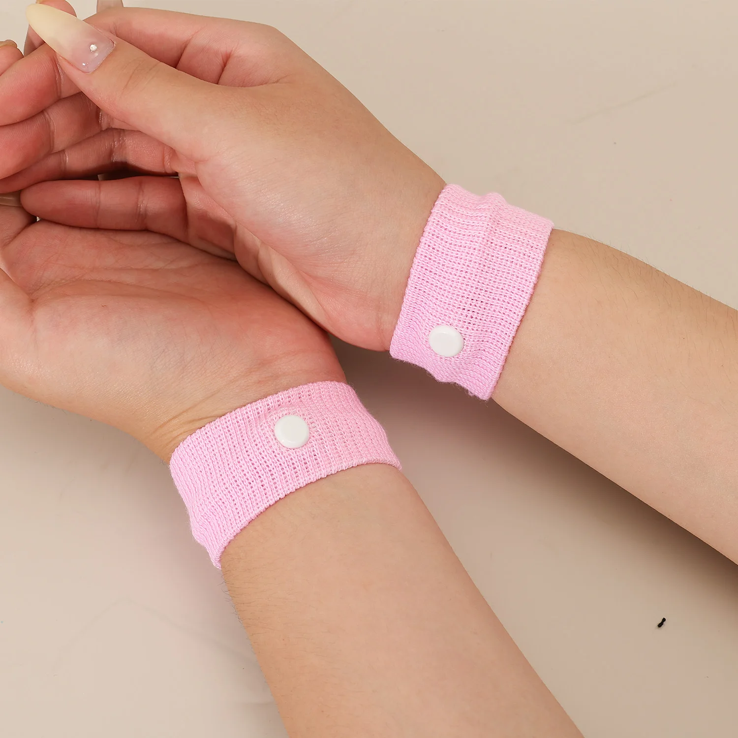 สายรัดข้อมือสำหรับเดินทางเครื่องบินรถยนต์ทะเลบรรเทาอาการคลื่นไส้ป้องกันอาเจียนสายรัดฝังเข็มนำมาใช้ใหม่สำหรับเด็กผู้ใหญ่กีฬาข้อมือสนับสนุน