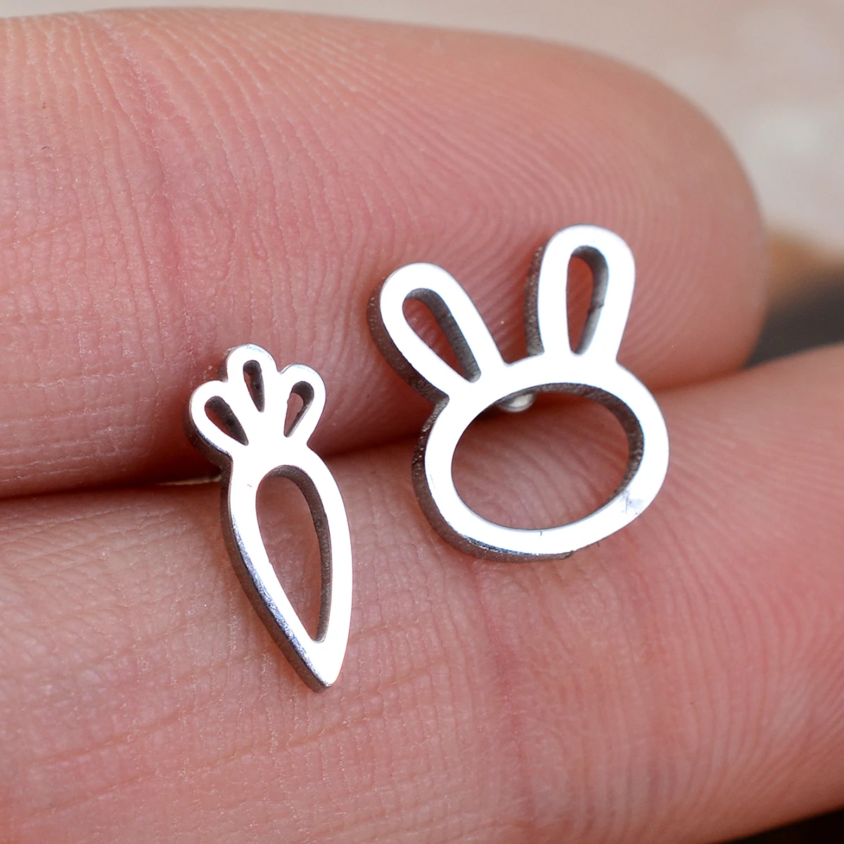 Mini Stainless Steel Earings Fashion Jewelry Cute Heart Flower Rabbit Stud Earrings for Women Men Snails Bats Spiders Ear Studs