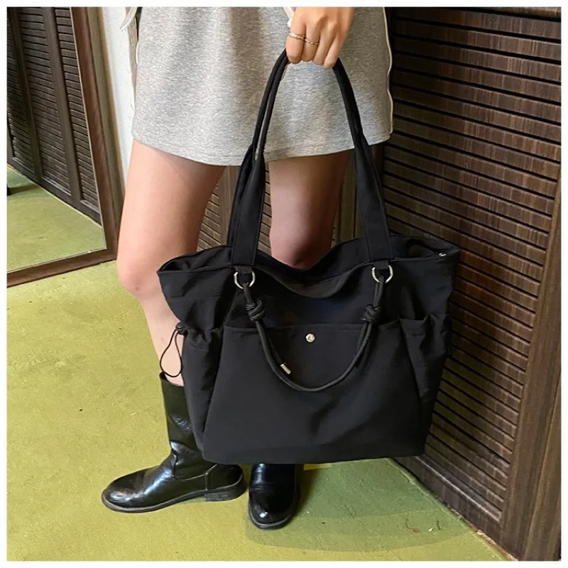 

Elegant Messenger Bag In Leather For Ladies, Crossbody Function, Women's Handbag By Luxury Brand, Popular Classic