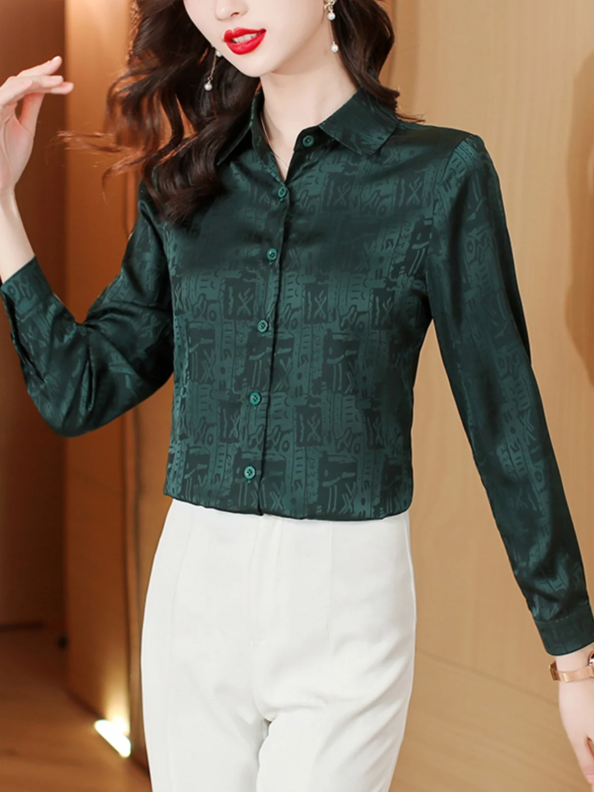 Długa jedwabna bluzka damska na wiosnę 2024, nowa, elegancka, luksusowa, z jedwabiu lodowego, z nadrukiem, z kołnierzykiem, podkreślająca pośladki...