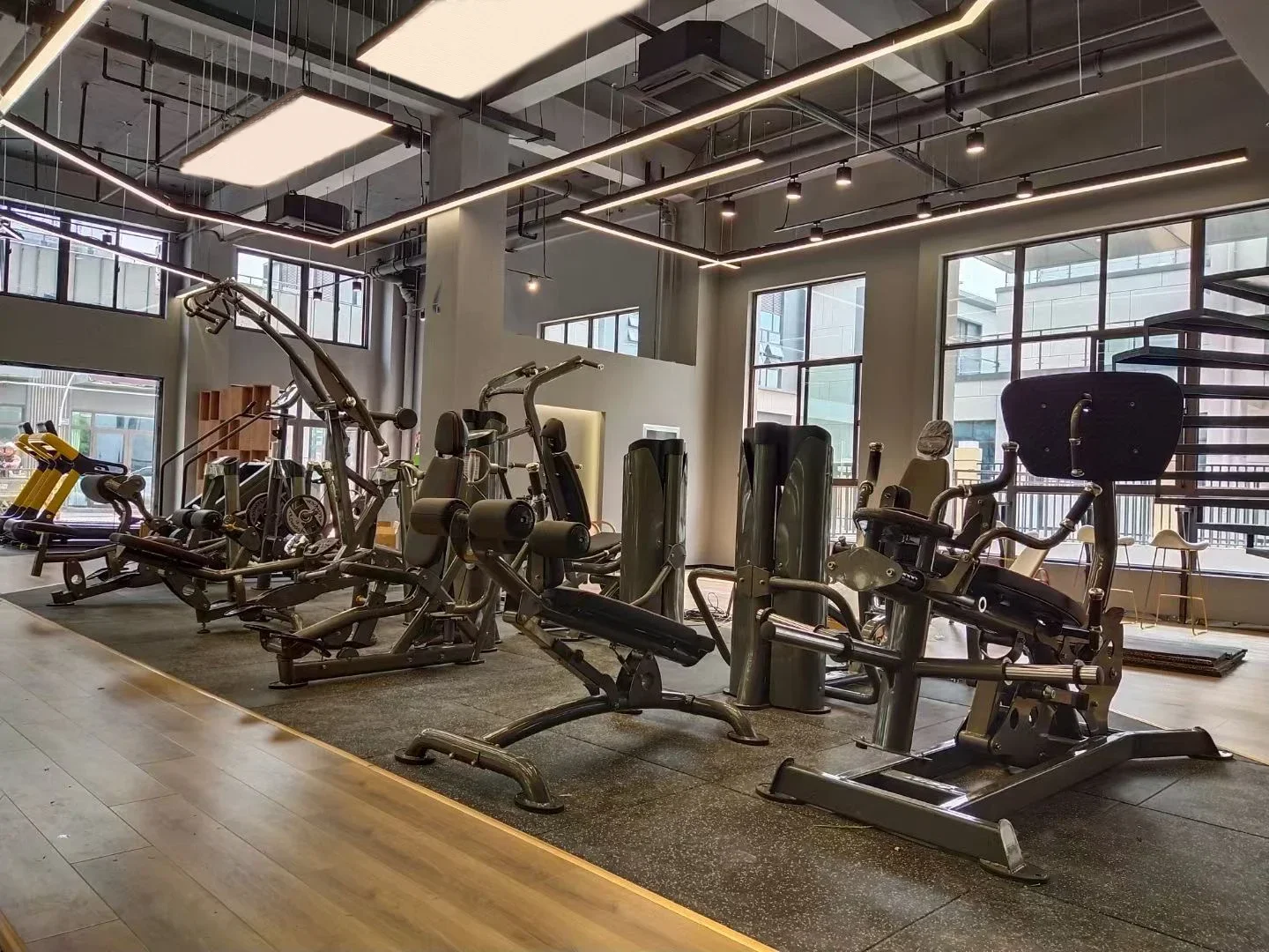 Newly Upgraded Fitness Clubs Hotels And Enterprises A Full Set Of Fitness Equipment For High-quality Strength Training And Aero