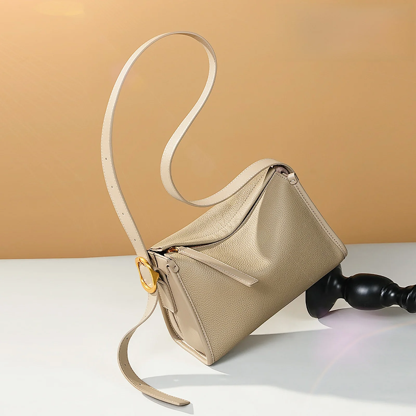 Leather Pillow Shaped Crossbody Bag Women's Commuter Single Shoulder Fashionable Large Capacity Ladies Messenger Bag