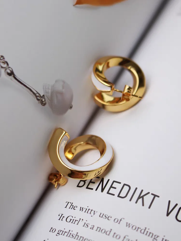

Латунные серьги 18K с белой клизмой женские ювелирные изделия в стиле панк дизайнерские модельные Редкие простые наряды в стиле бохо Япония корейский