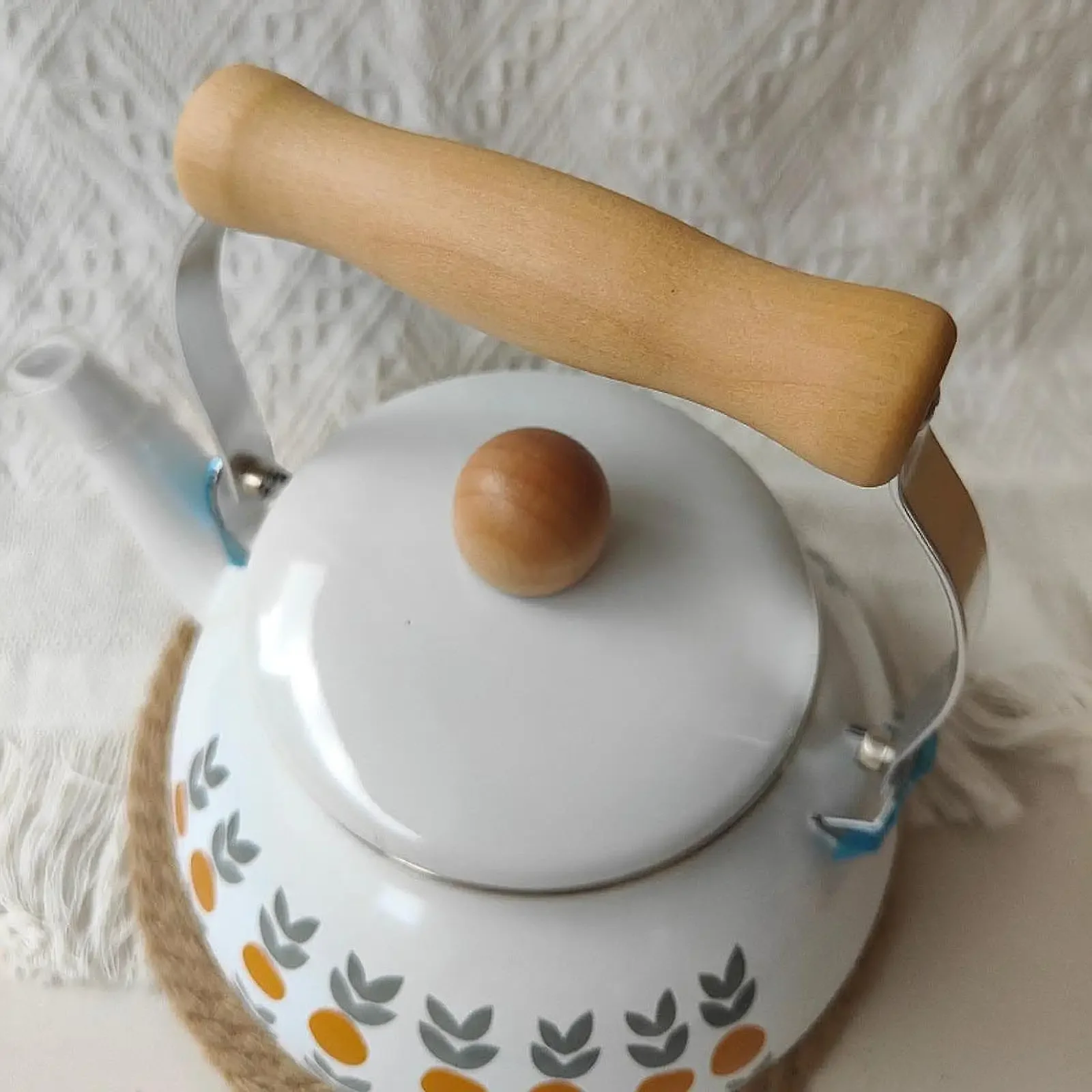 Enamel Tea Kettle Floral Enamel Pot 2.5L Sturdy with Stylish Handle Water Kettle
