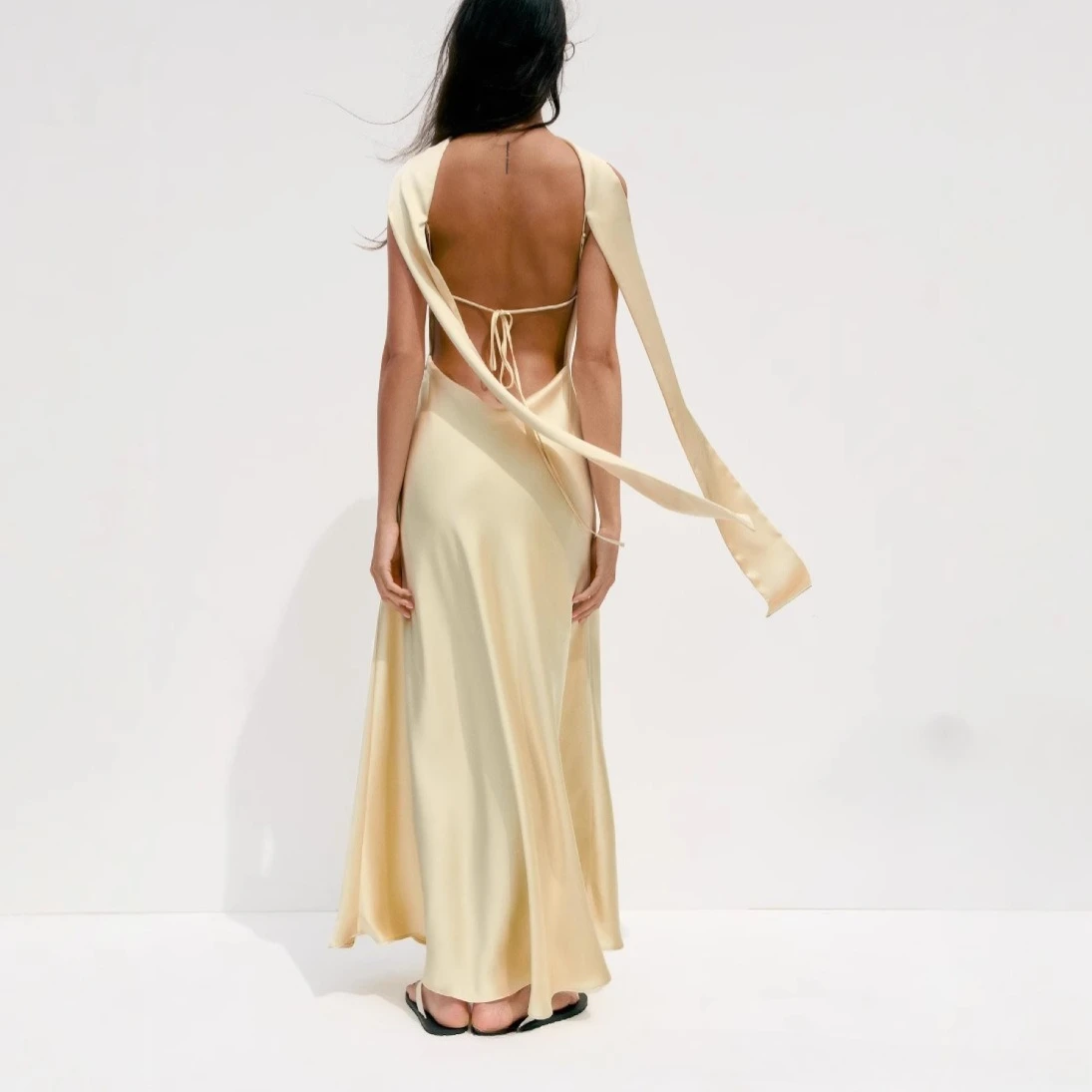 Vêtements pour femmes, nouvelle robe d'été à bretelles fendue avec écharpe en Satin, tempérament à la mode, 2025
