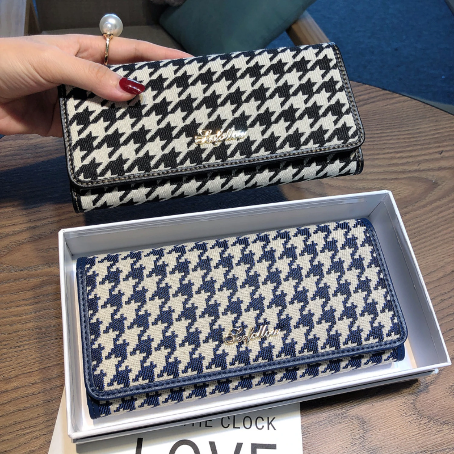 

Elegant Vintage Houndstooth Wallet Leather-Lined, Snap Closure, ID Slots & Zip Pocket