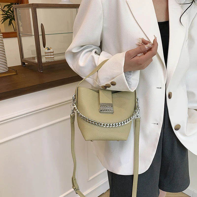 

Classic Minimalist Leather Clutch Bag - Trendy Crossbody Tote, Large Capacity Commuter Shopper With Retro Logo