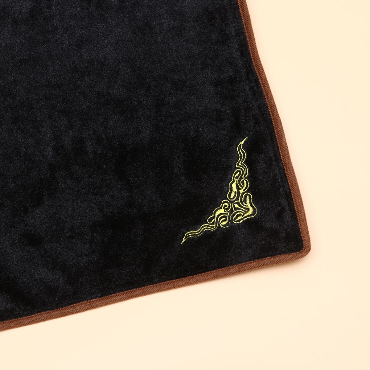 

Double-Sided Jewelry Display Cloth Large Black and White Embroidery Pattern Jewelry Cushion Sheet for Rings Earrings Bracelets