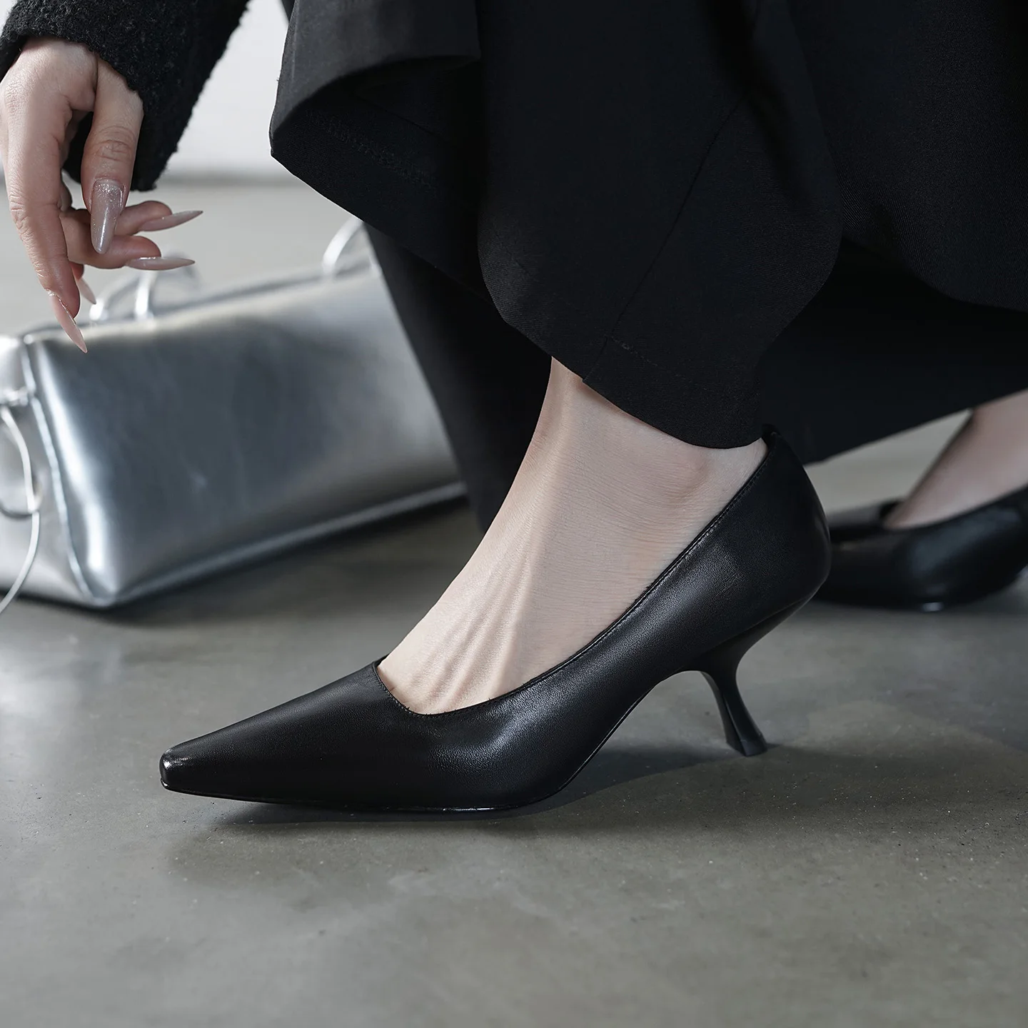 

Pumps Women Soft Genuine Leather Pointed Toe Stiletto Heel Office Commuter Comfort Versatile Dress Shoes