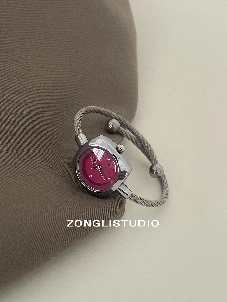 New Elegant Bracelet-Style Small Dial Minimalist High-End Quartz Watch For Students And Women, Trendy Watch, Premium Selection.