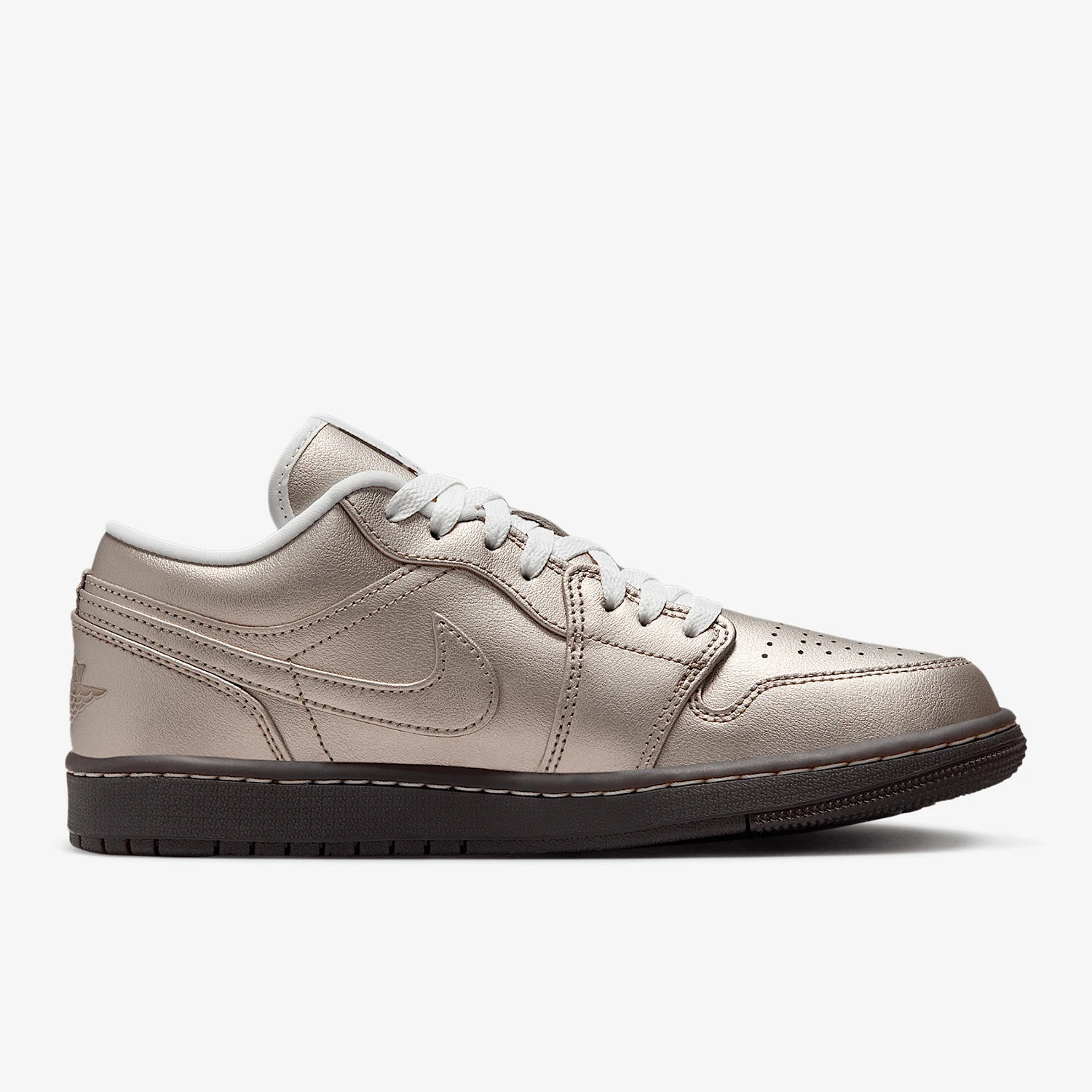 حذاء كرة السلة الأصلي JORDAN للسيدات خفيف الوزن ومتين من Nike HQ3529-099