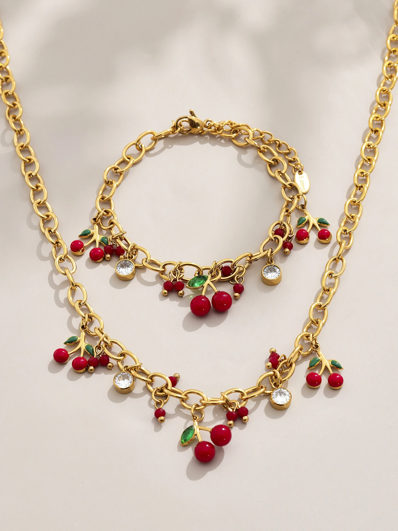 Bracelet de collier de chaîne en acier inoxydable pour femmes plaqué or 18 carats ne ternit pas avec des breloques de cerise colliers Bracelets ensemble de bijoux