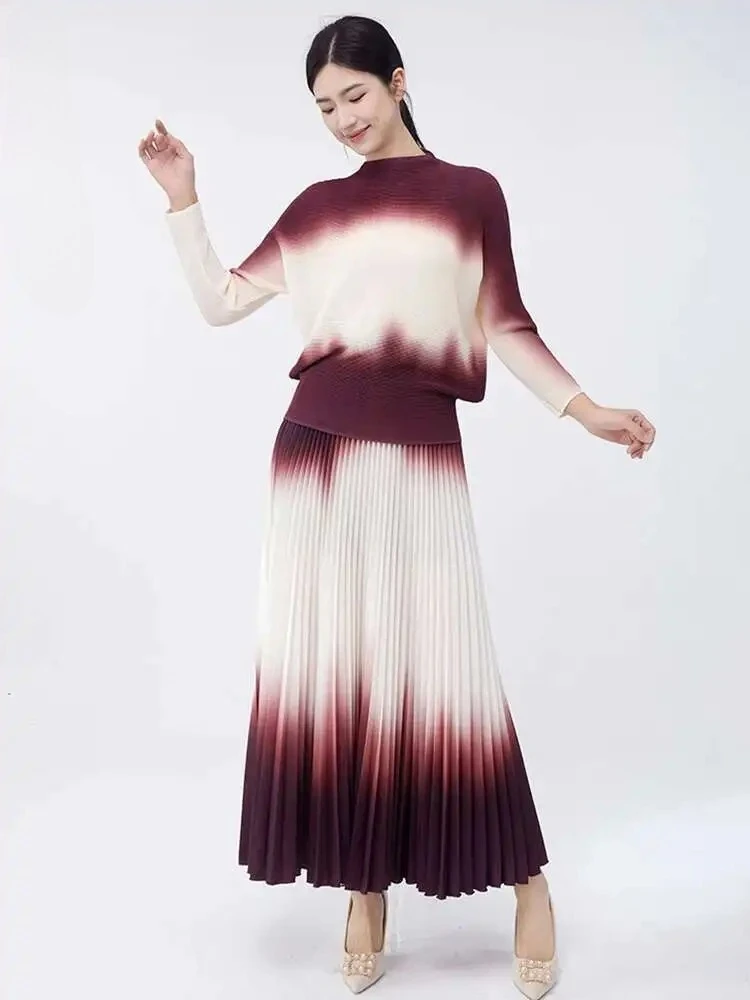 

Fashion Casual Versatile Tide 2025 Summer Women's Gradient Pleated Set Bat Sleeve Loose T-shirt Top Folded Skirt Two-piece Set