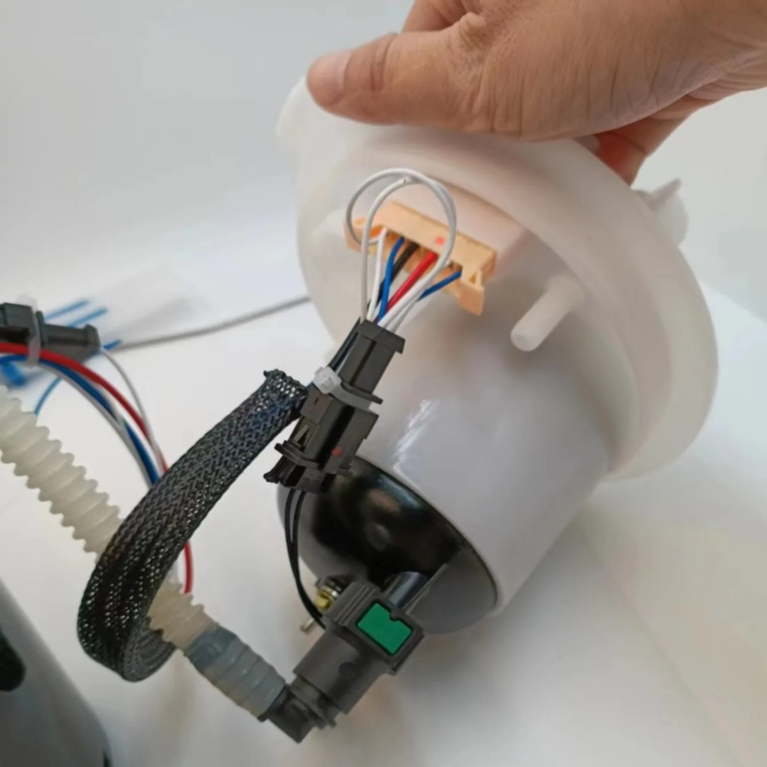 Automotive Fuel Pump Assembly OE: LR026192 ,LR057235 For Range Rover Evoque
